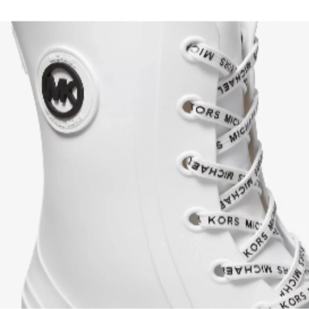 BRAND NEW! Still in Box!
Michael Kors PVC White/Black Rain boot w/lining! - Picture 3 of 9